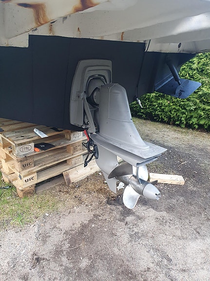 Sea Ray 315 Sundancer. Nytt drev og propeller 2022 25 of 30