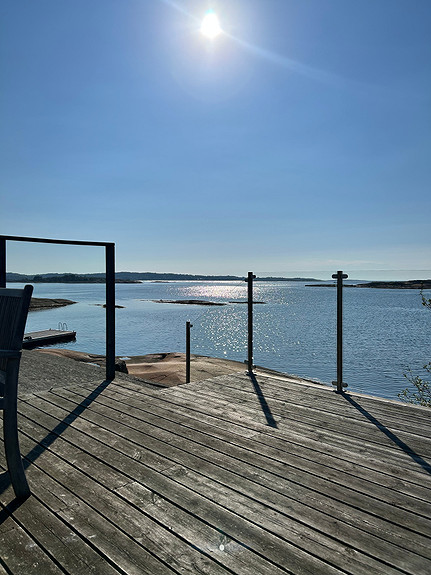 Hytte på øy ved sjøkanten på Hvaler- med landstedsbåt