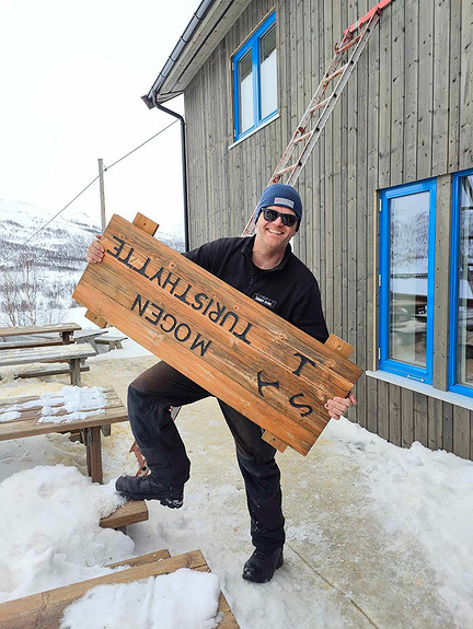 Dugnad på Mogen Turisthytte. Foto: Sandra Holten Larsen