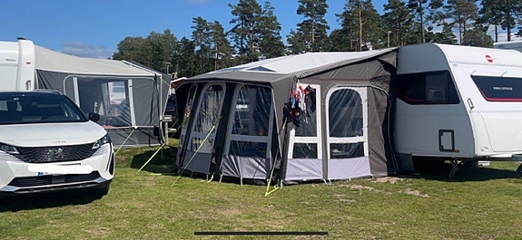 Bürstner 520 TK Nordik med køyer og fortelt til leie 14 of 15