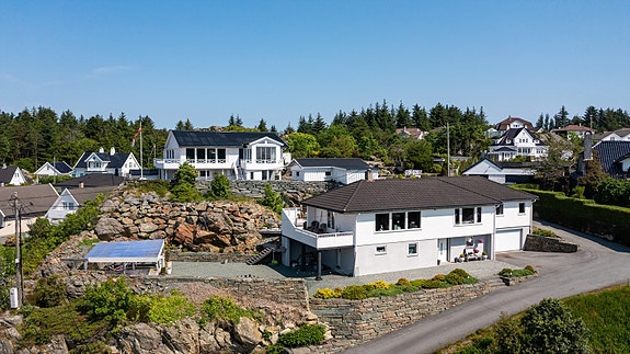 Velkommen til Fladabergvegen 4 - presentert av Eiendomsmegler Olav Lauvås i Meglerhuset Rele