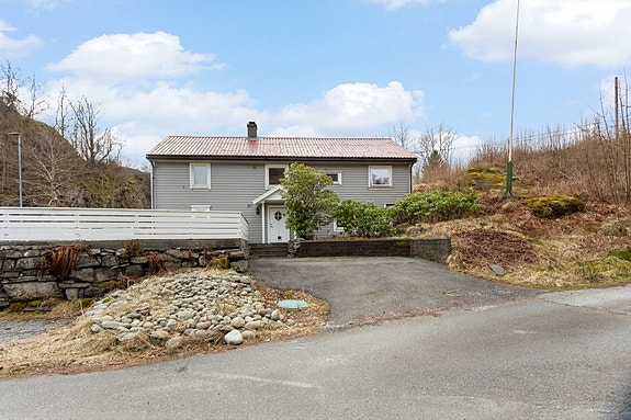 Velkommen til Engevikvegen 65 - Presentert av Tom Rosenlund v/Eiendomsmegler Vest.