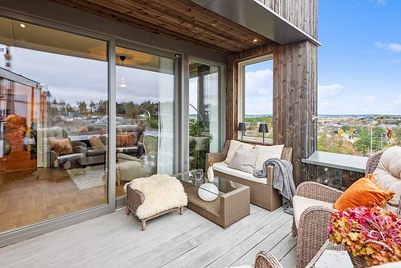 Fabian Robertino (92117474) presenterer Kompaniveien 1 - Denne penthouse leiligheten fra 2019 har et svært moderne preg!