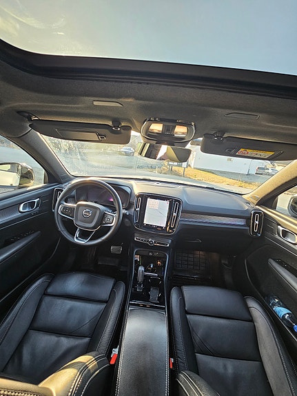 Volvo XC40 3 of 10