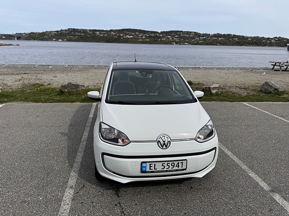 Volkswagen UP! 2 of 5