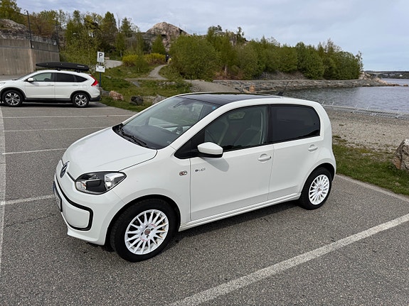 Volkswagen UP! 3 of 5