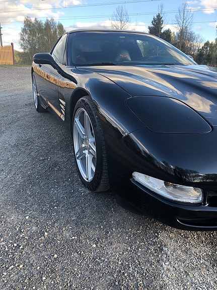Chevrolet Corvette 2 of 5