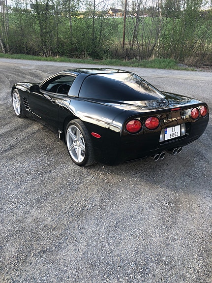 Chevrolet Corvette 3 of 5