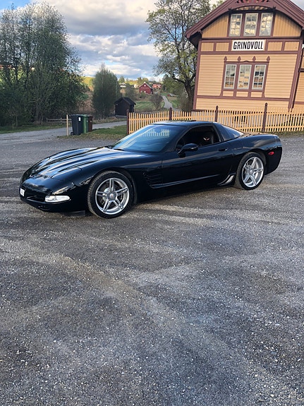Chevrolet Corvette 4 of 5