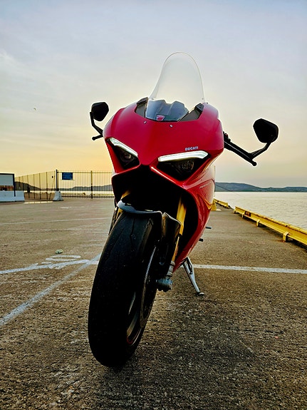 Ducati Panigale V4S 3 of 5