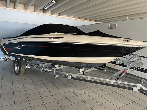 Ny pris! Meget pen SeaRay 205 sport perfekt for vannski og familieturer 2 of 5