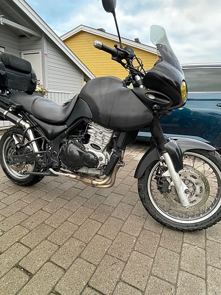Triumph Tiger 900 2 of 5