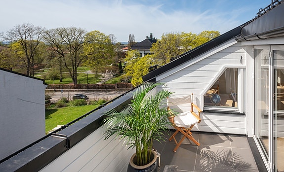 Solheimgata 2A - Velkommen til flotte sol- og utsiktsforhold i tilbaketrukket toppleilighet med egen takterrasse like ved Frognerparken!