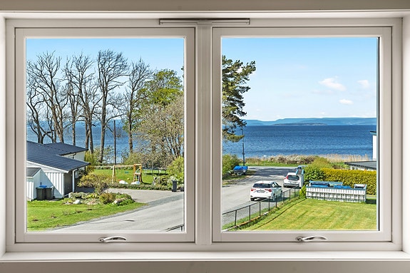 Velkommen til Svaleveien 41A. Svaleveien er en svært ettertraktet adresse, mye grunnet nærheten til stranda og den barnevennlige beliggenheten.