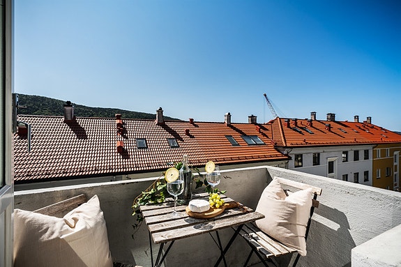 Velkommen til Dokken 8, presentert av Stine Larsen i Privatmegleren