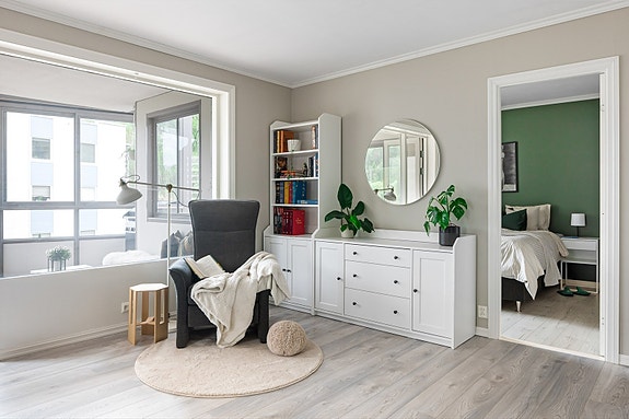 Leiligheten har tre soverom på ca 6,64 m², 9,25 m² og 10,92 m²