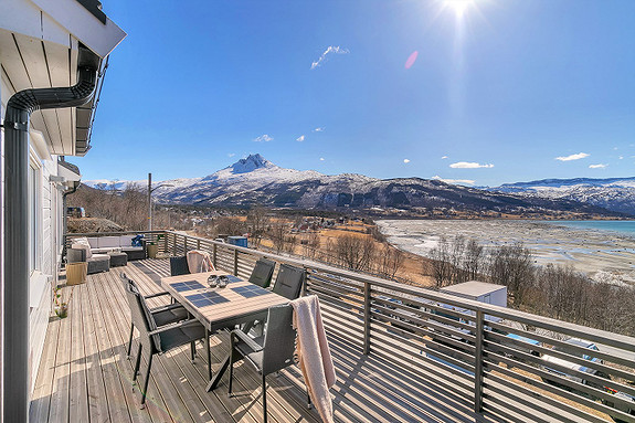Svært gode solforhold fra veranda.