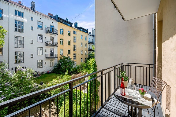 Velkommen til Eckersbergs gate 39, en klassisk, stor og lys 2(3)-roms selveier beliggende på beste Frogner.