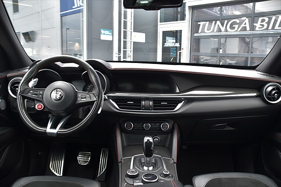 Alfa Romeo Stelvio Quadrifoglio 14 of 30