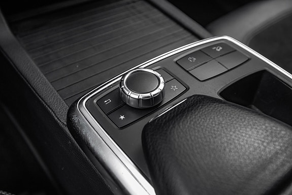 Mercedes-Benz ML250 27 of 30