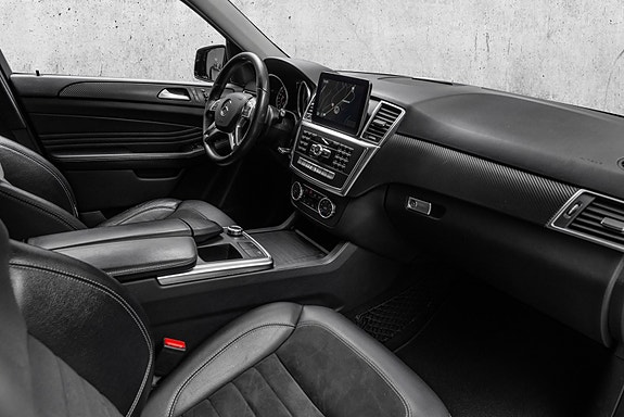 Mercedes-Benz ML250 10 of 30