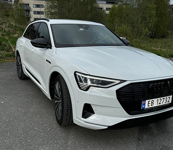 Audi e-tron 3 of 16