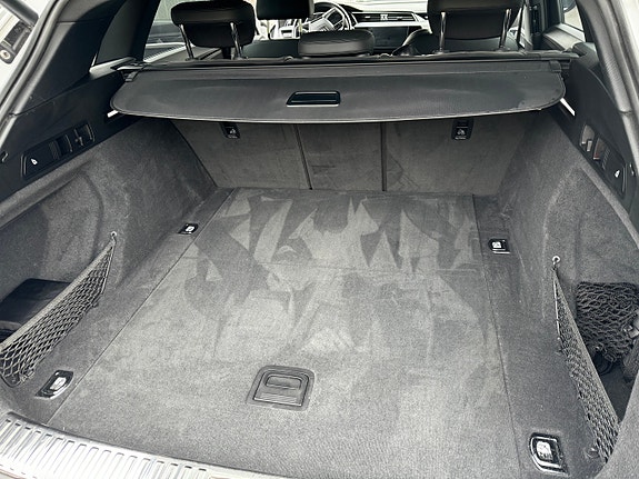 Audi e-tron 13 of 16