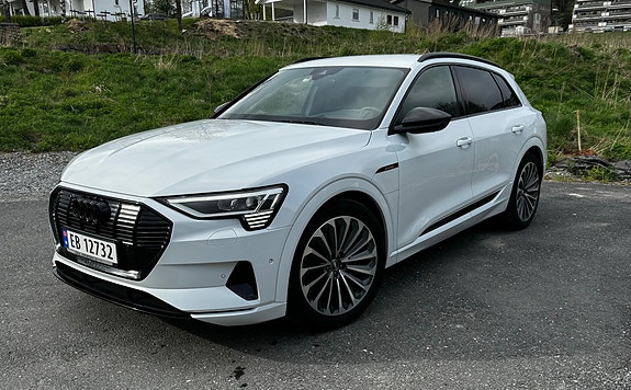 Audi e-tron 4 of 16