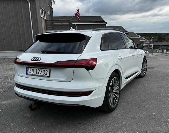 Audi e-tron 7 of 16
