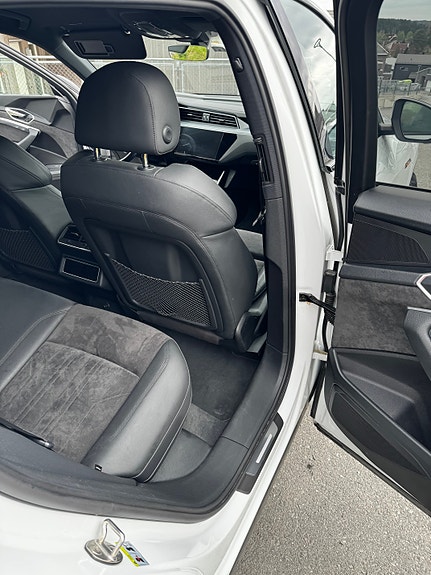 Audi e-tron 15 of 16