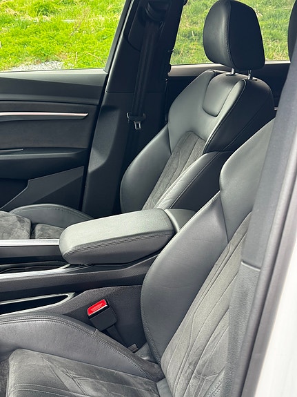 Audi e-tron 10 of 16