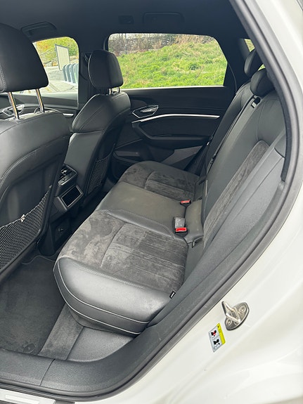 Audi e-tron 12 of 16