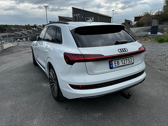 Audi e-tron 6 of 16