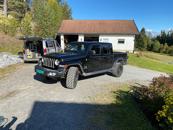 Jeep Gladiator 15 of 23