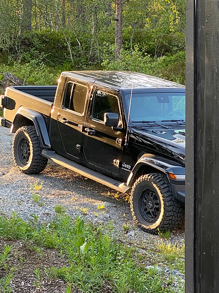 Jeep Gladiator 2 of 5