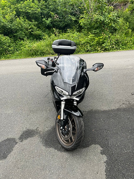 Honda VFR 3 of 11