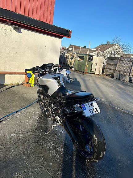 Yamaha Mt-09 4 of 11