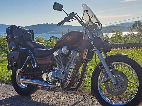 Suzuki Intruder VS 1400 2 of 5