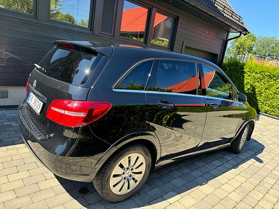 Mercedes-Benz B-Electric 4 of 5