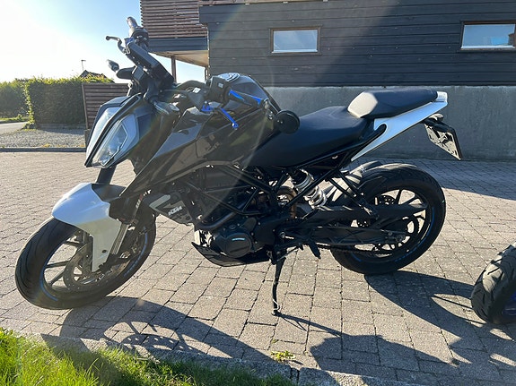 KTM Duke 125 4 of 5