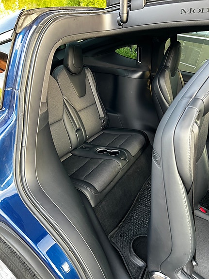 Tesla Model X 11 of 18