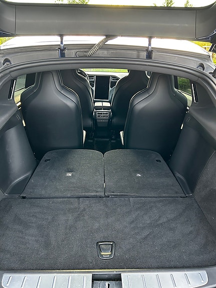 Tesla Model X 17 of 18