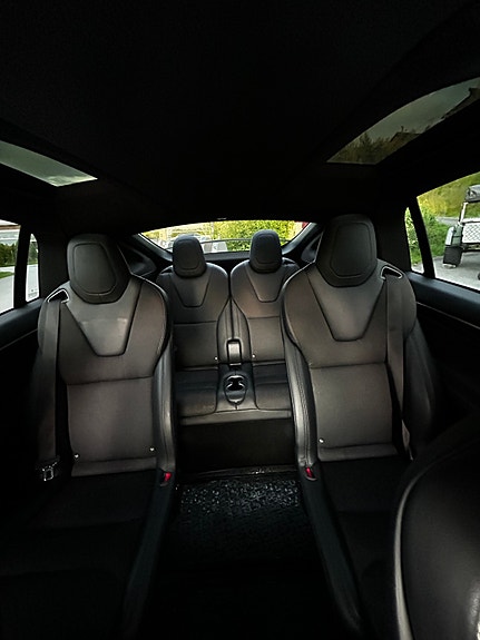 Tesla Model X 13 of 18
