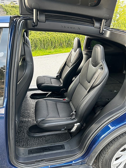 Tesla Model X 12 of 18