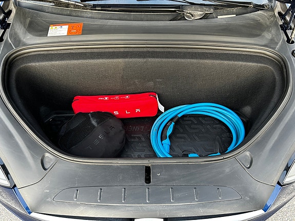 Tesla Model X 8 of 18