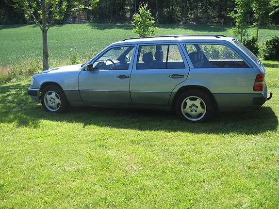 Mercedes-Benz E300 2 of 5