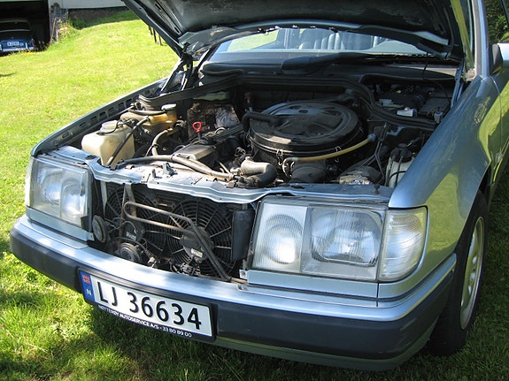 Mercedes-Benz E300 5 of 5