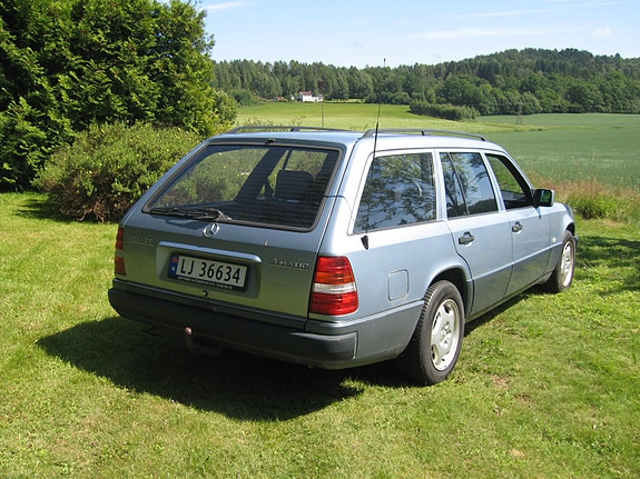 Mercedes-Benz E300 4 of 5
