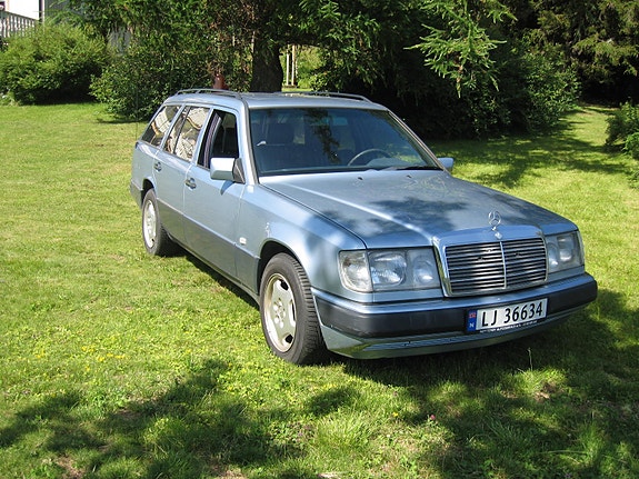 Mercedes-Benz E300 1 of 5