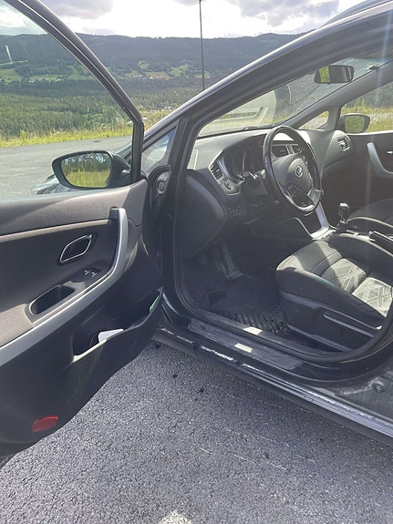 Kia Ceed 25 of 25